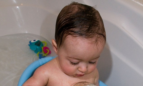 Cảnh báo nguy hiểm khi sử dụng bồn tắm cho trẻ nhỏ 