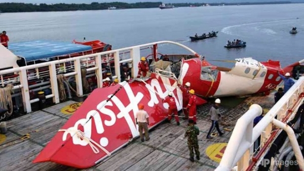 Phát hiện thi thể thứ 100 của QZ8501, thêm máy bay AirAsia gặp sự cố
