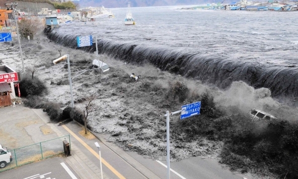 Loạt ảnh kinh hoàng về thảm họa sóng thần Nhật Bản đúng 4 năm trước