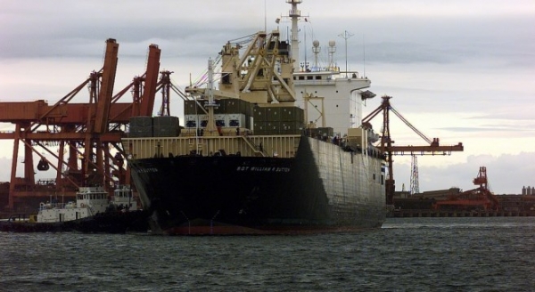 Chuyến tàu chở than đá từ Nga qua Triều Tiên cập cảng Hàn Quốc