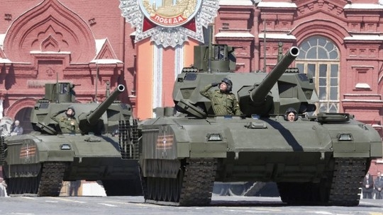 Siêu tăng Armata của Nga đứng máy khi tổng duyệt 