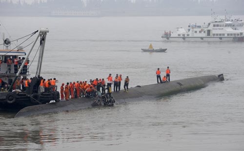 Tàu chìm ở Trung Quốc, hơn 400 người mất tích