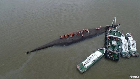 Trung Quốc: 200 thợ lặn quần thảo tìm nạn nhân chìm tàu