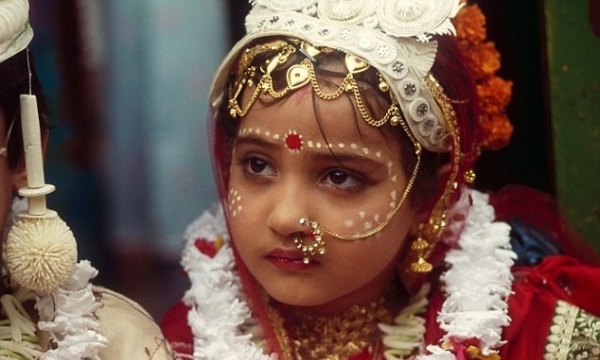 Phận đời nô dịch của cô dâu nhỏ tuổi Ấn Độ