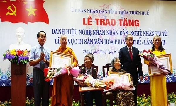 Thừa Thiên Huế: Trao tặng, truy tặng danh hiệu NNND, NNƯT cho 17 nghệ nhân