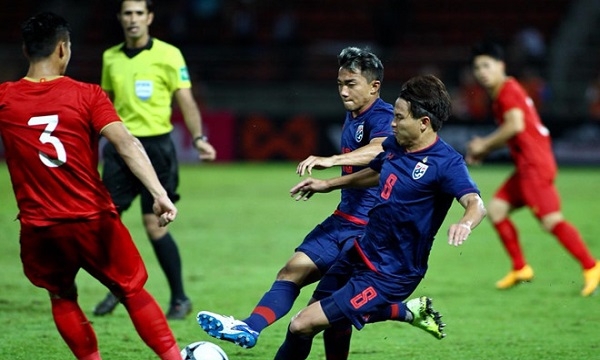 Thái Lan - Việt Nam hòa 0-0, HLV Park Hang-seo nhận thẻ vàng do phản ứng trọng tài