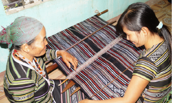 Công nhận nghề dệt thổ cẩm của người H'rê là Di sản Văn hóa phi vật thể quốc gia