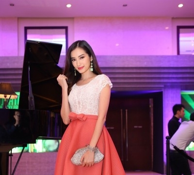 10 trang phục đẹp nhất showbiz Việt tuần qua