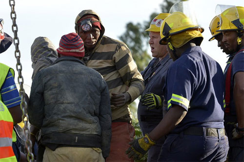 200 công nhân kẹt trong mỏ vàng Nam Phi
