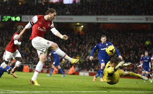 Arsenal nhận quà mừng từ ‘chân gỗ’ Bendtner                                                   Nhà Kaka đồng phục trắng đêm giao thừa