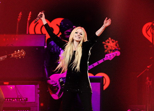 Avril Lavigne ‘thổi lửa’ Bangkok dịp Valentine