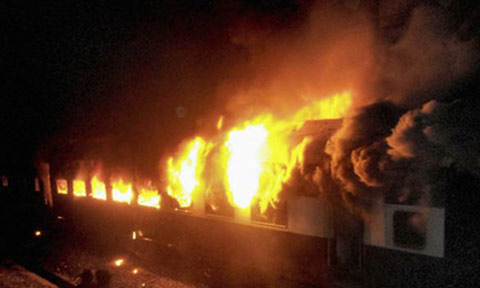 ‘Bà hỏa’ bủa vây tàu chở khách, 23 người thiệt mạng