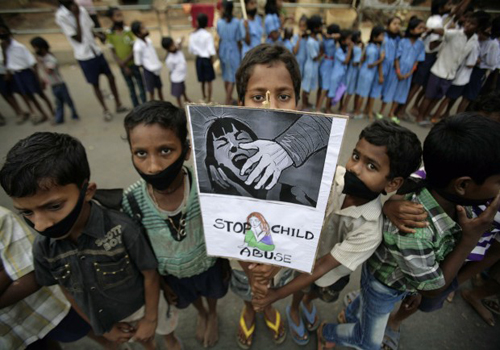 Bé gái 9 tuổi bị cưỡng hiếp ở Ấn Độ