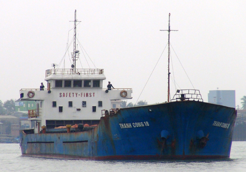 Cảnh sát biển giữ 3.000 tấn quặng sắt trên tàu hàng