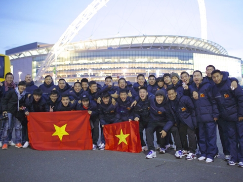 Cầu thủ U19 Việt Nam thăm sân Wembley