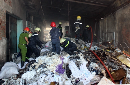Cháy xưởng may, 300 công nhân tháo chạy
