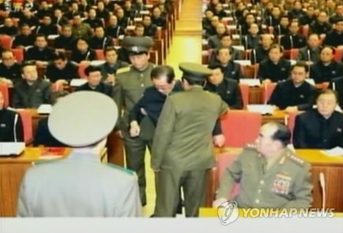 Chú của Kim Jong-un bị bắt ngay giữa phiên họp