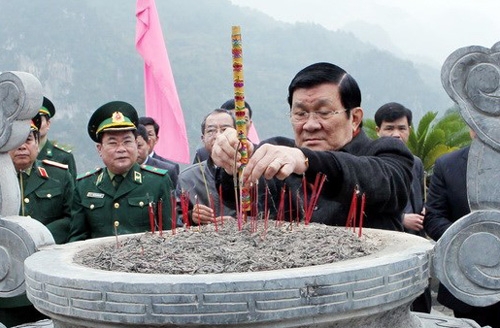 Chủ tịch nước kiểm tra tuyến biên giới Cao Bằng