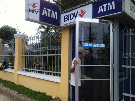 Chưa đến Tết, ATM đã đồng loạt “lỗi mạng”