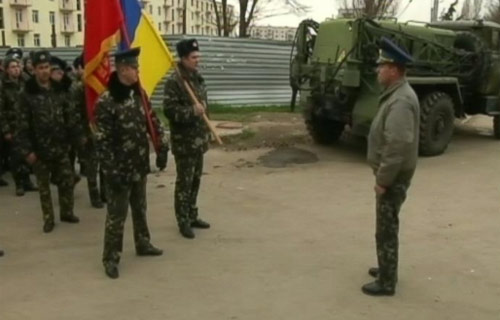 Cuộc đối đầu nghẹt thở ở căn cứ quân sự Ukraine