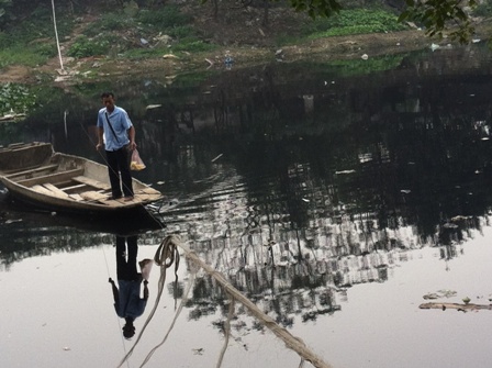 Dân làng cổ Hà Nội qua sông theo cách ‘lạ kỳ’