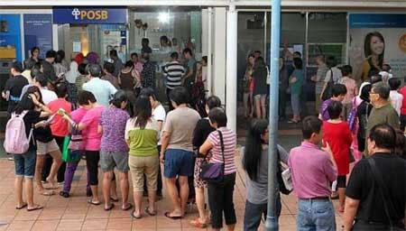 Dân Singapore đổ xô tới ngân hàng đổi tiền mừng tuổi
