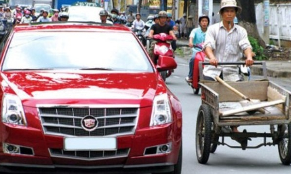 Dân Việt bỏ 2,5 tỷ đô mua Rolls-Royce, Smart phone