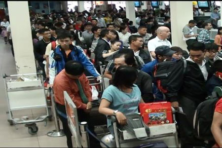 Điều phi công từ miền Bắc giảm tải cho sân bay Tân Sơn Nhất