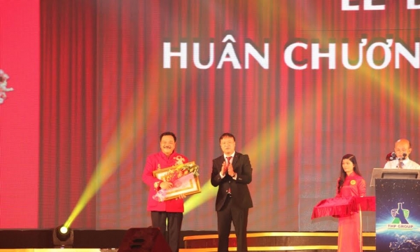 Doanh nhân Trần Quí Thanh đón nhận Huân chương lao động hạng 3