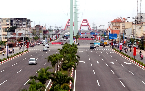 Đường nội đô đẹp nhất TP HCM mang tên Phạm Văn Đồng