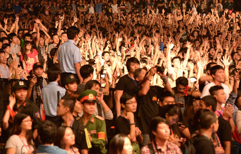 Fan Rock Việt cuồng nhiệt với ban nhạc Andromeda