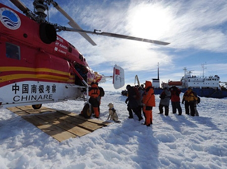 Giải cứu toàn bộ hành khách kẹt trong băng ở Nam Cực
