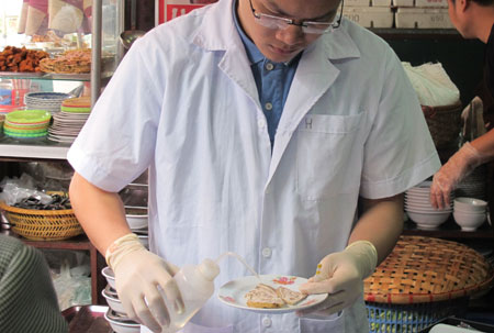 Hà Nội đặt máy kiểm tra thực phẩm tại các chợ đầu mối