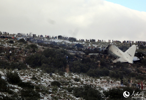 Hiện trường thảm khốc của máy bay rơi ở Algeria