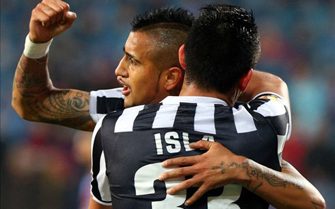 Higuain cứu Napoli, Juventus thẳng tiến tại Europa League