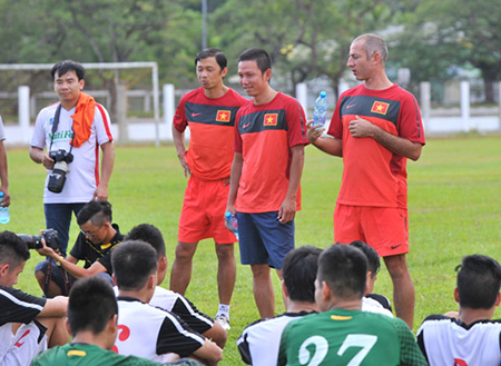 HLV U19 Việt Nam muốn đội nhà thắng Campuchia đậm hơn