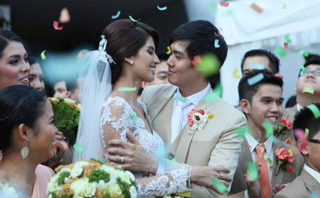 Hoa hậu Philippines Shamcey Supsup rạng ngời trong ngày cưới
