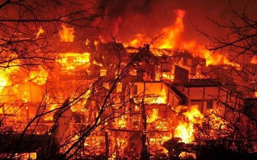 Hỏa hoạn thiêu rụi thị trấn cổ nghìn năm