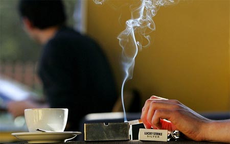 Hút thuốc làm mất khả năng thưởng thức cà phê