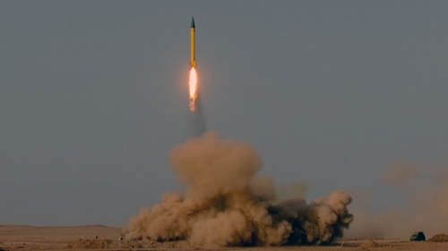 Iran phóng hai tên lửa đạn đạo mới