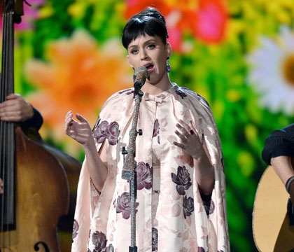 Katy Perry bị chê khi hát lại “Yesterday” của The Beatles