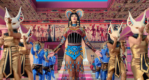 Katy Perry biến đàn ông thành cát bụi trong video mới