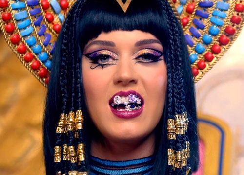 Katy Perry hóa thân thành nữ hoàng Cleopatra