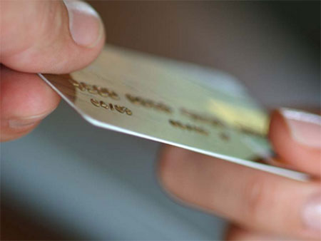 Khách hàng thẻ ATM lo sốt vó vì “tiền không cánh mà bay”