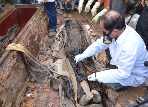 Khai quật mộ cổ 300 năm ở Hà Nội