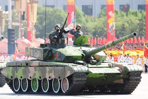 Lính Trung Quốc khó chui vào xe tăng vì quá béo
