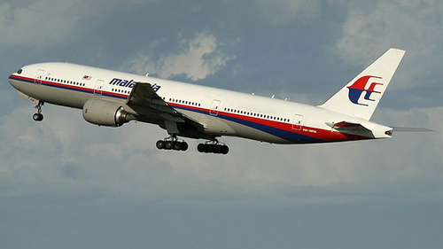 Máy bay Malaysia bị nghi phát nổ trên không