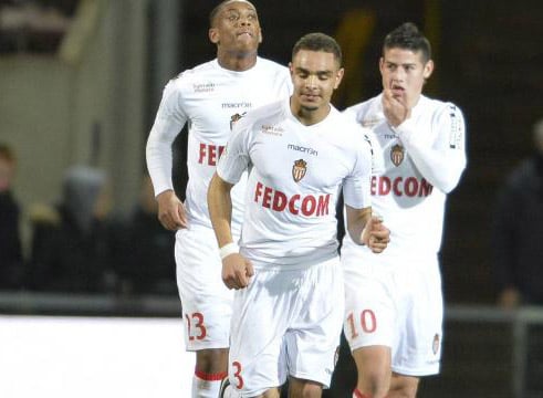 Monaco bám sát PSG trên đỉnh Ligue I                                                   Vic khoe ngực và chân trên tạp chí