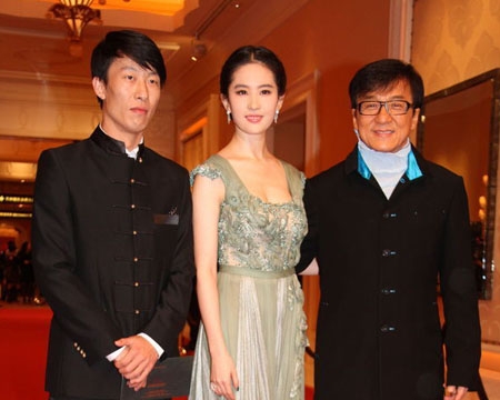 Mỹ nữ gốc Hoa so vẻ gợi cảm tại Liên hoan phim Macau