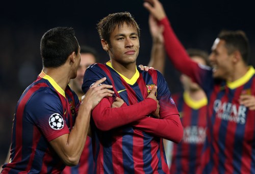 Neymar lập hat-trick đầu tiên ở Champions League                                                   Becks hụt hơi khi chạy thi với các con